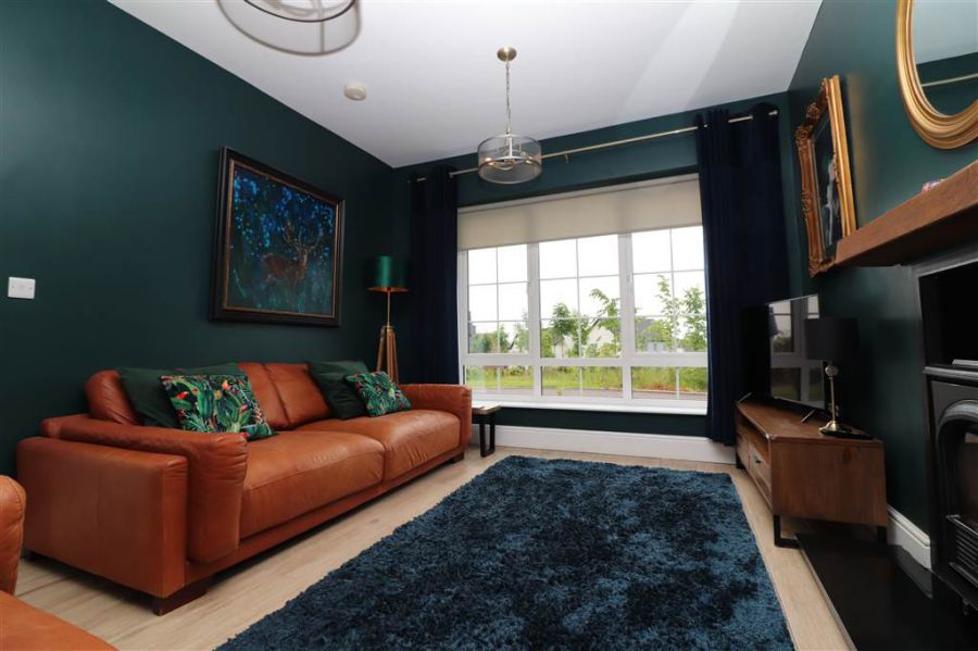 16 Fairfields Manor