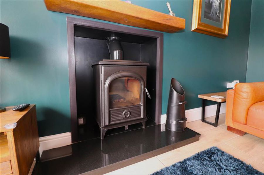 16 Fairfields Manor