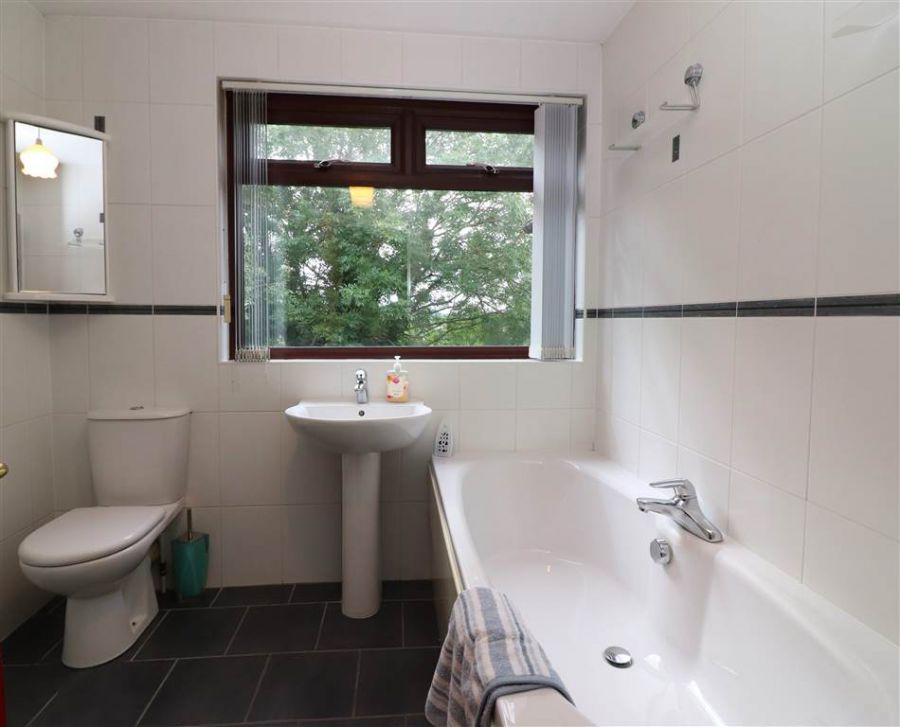 6 Orchard Close