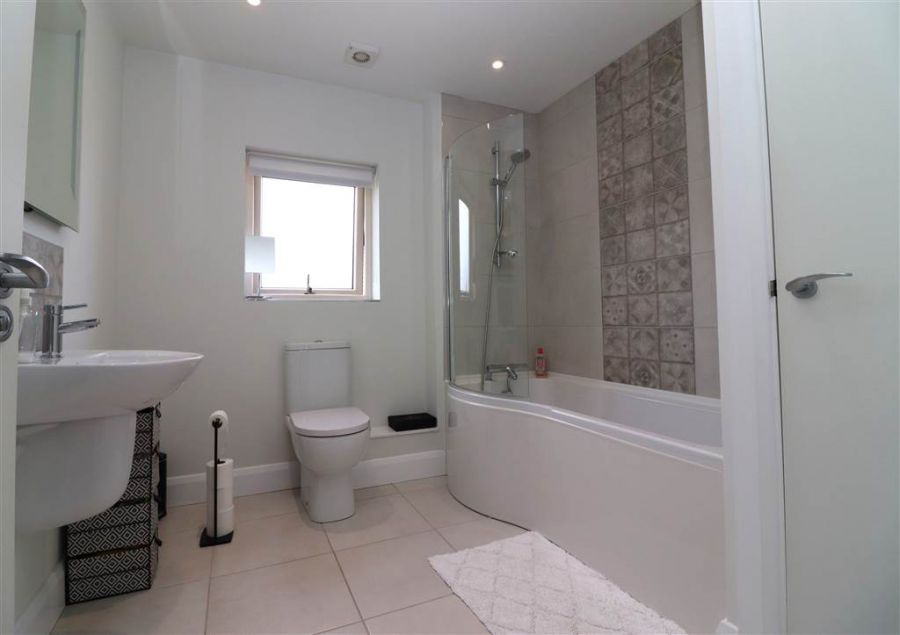 15 Woodbrook Grove