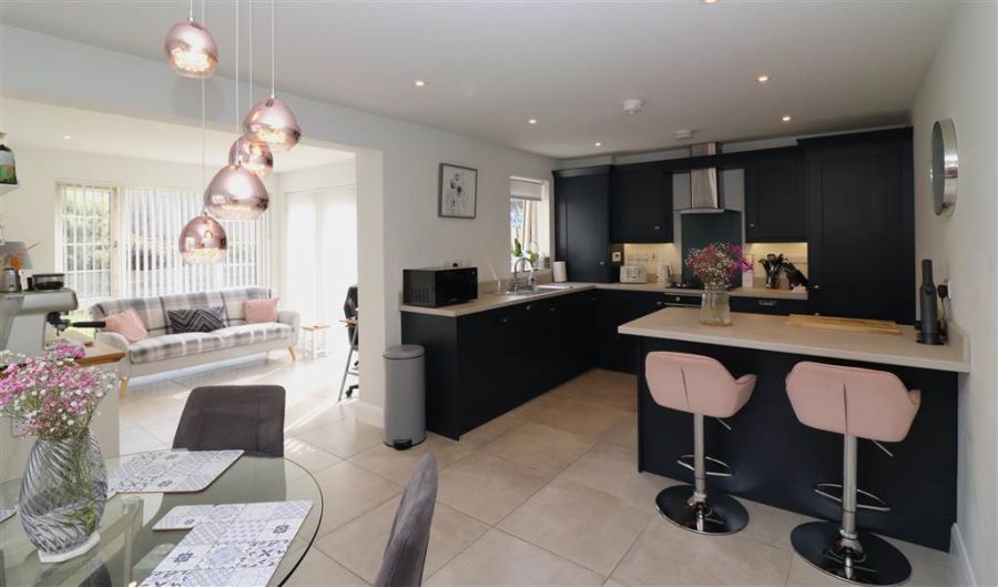15 Woodbrook Grove