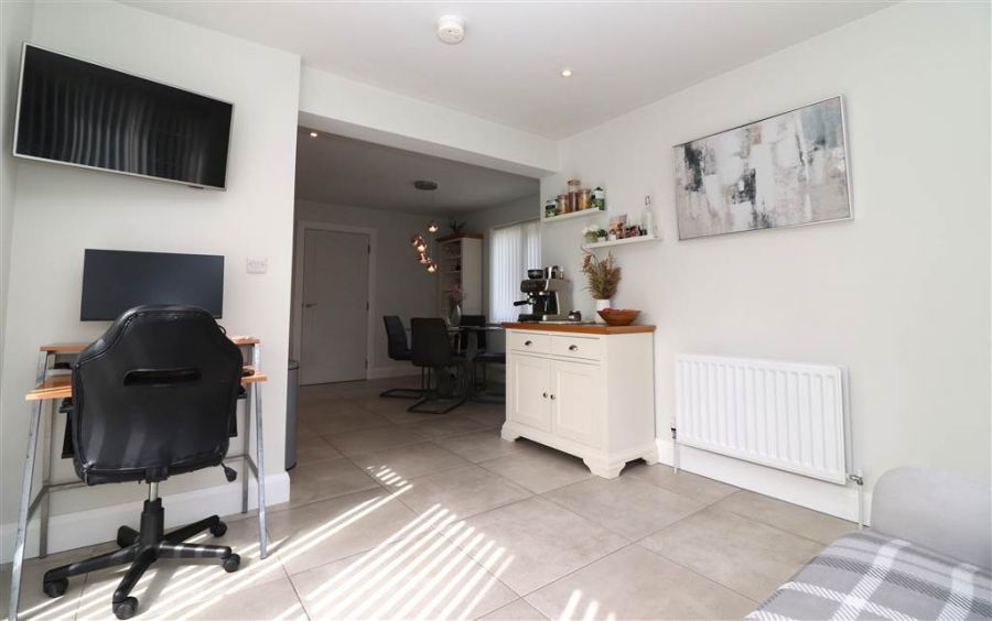 15 Woodbrook Grove