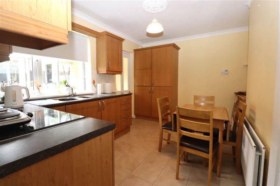 13 Lawnmount Crescent