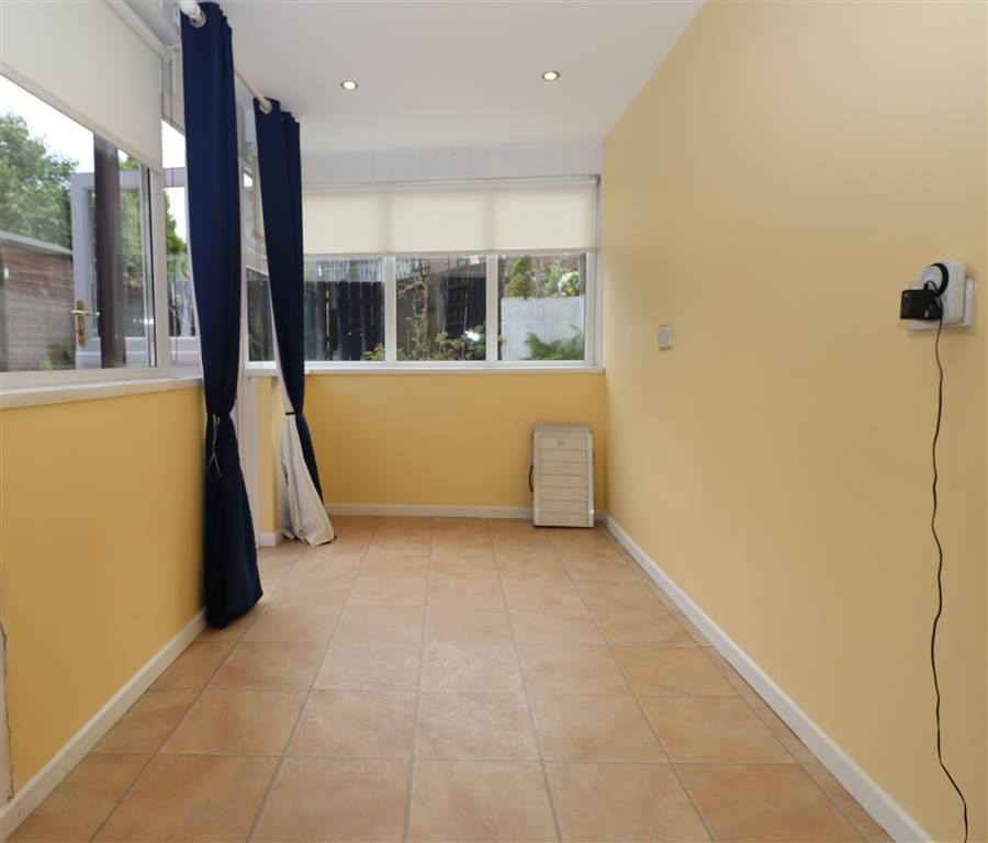 13 Lawnmount Crescent