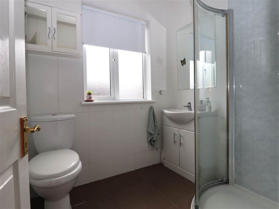 13 Lawnmount Crescent