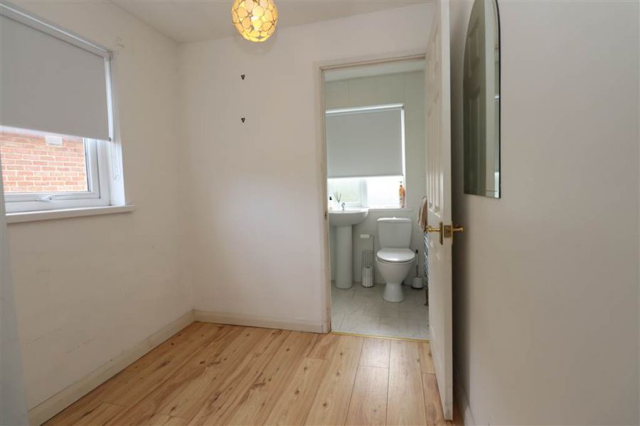 13 Lawnmount Crescent