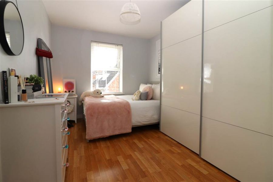 48 Glenbrae