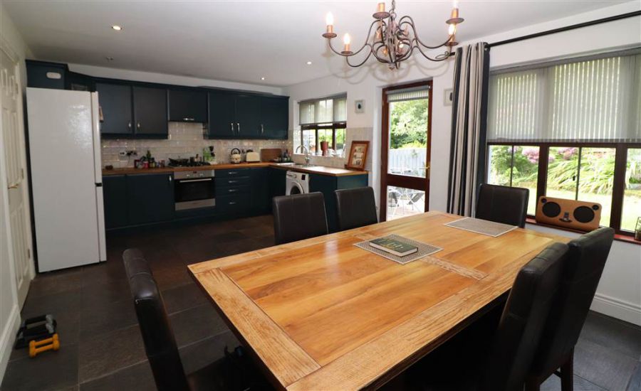 6 Church Glen