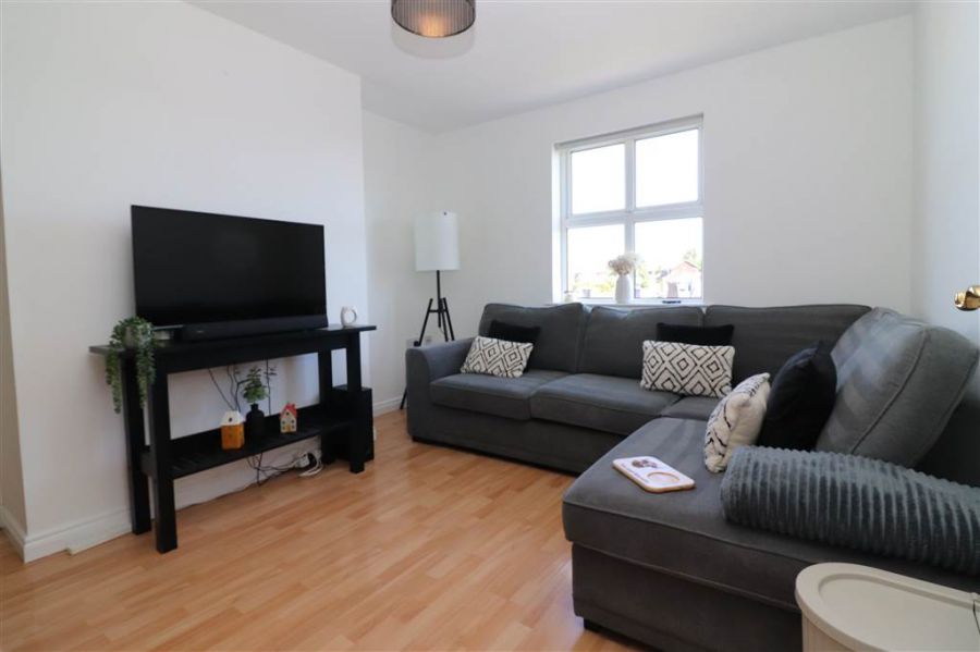 16 Saintfield Mews
