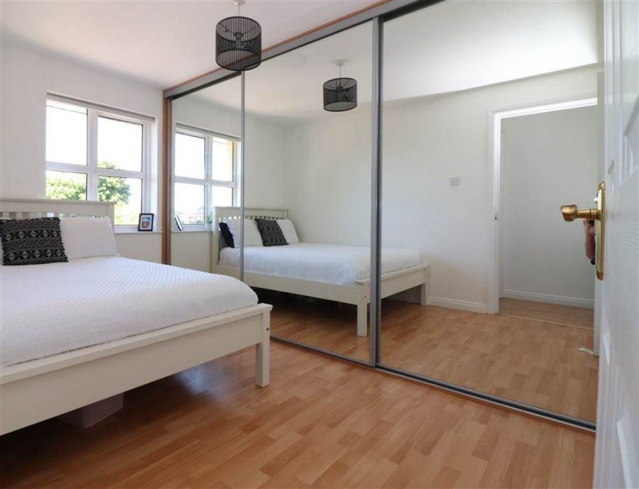 16 Saintfield Mews