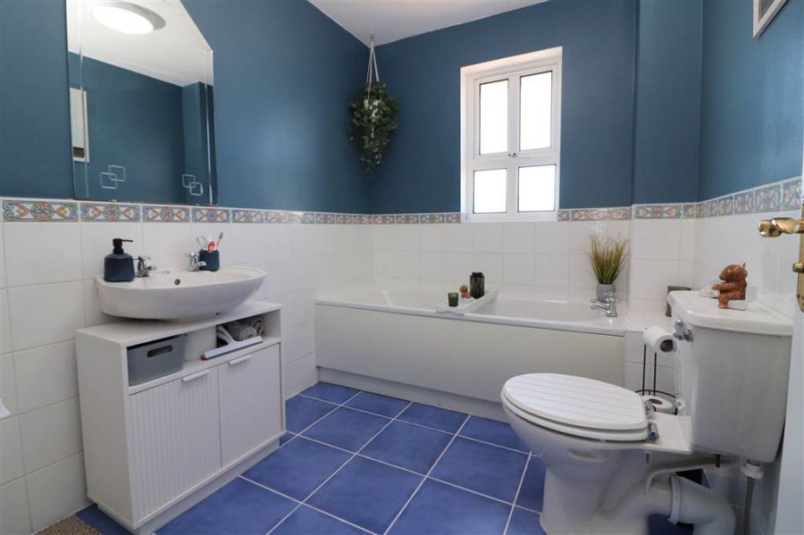 16 Saintfield Mews