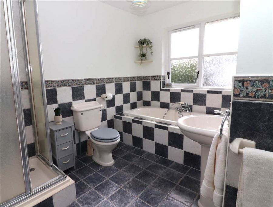 40 Knockdarragh Park