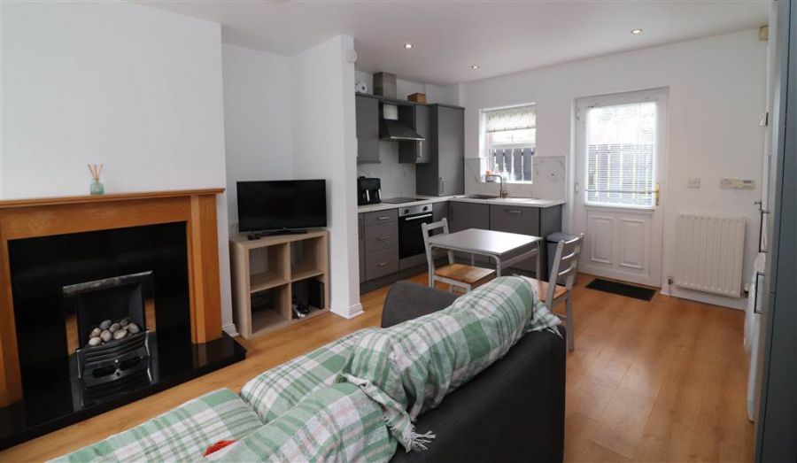 4 Warren Gardens Mews