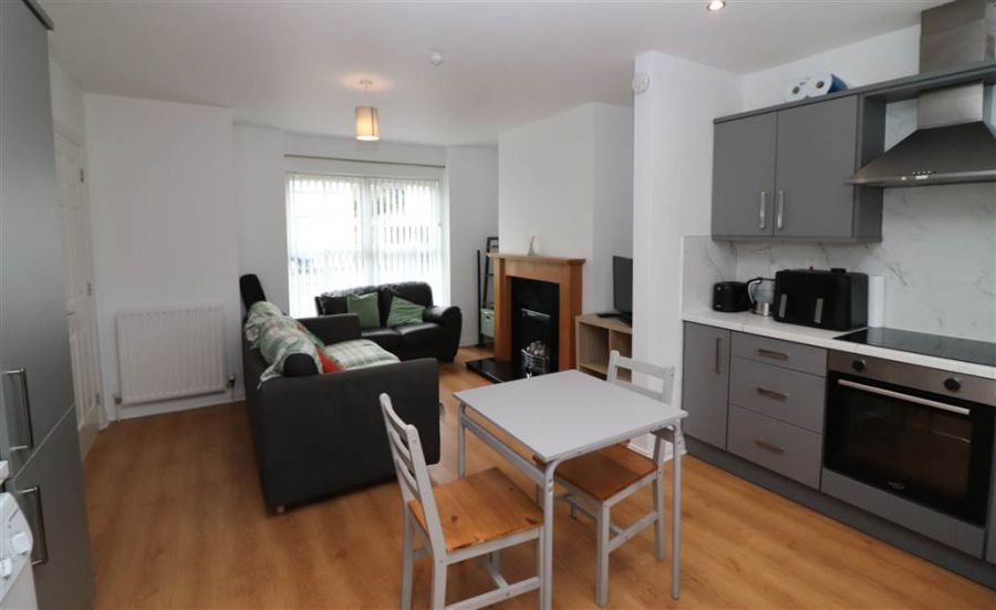 4 Warren Gardens Mews