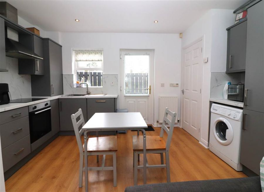 4 Warren Gardens Mews