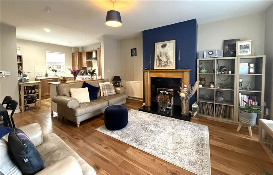 3 Warren Gardens Mews