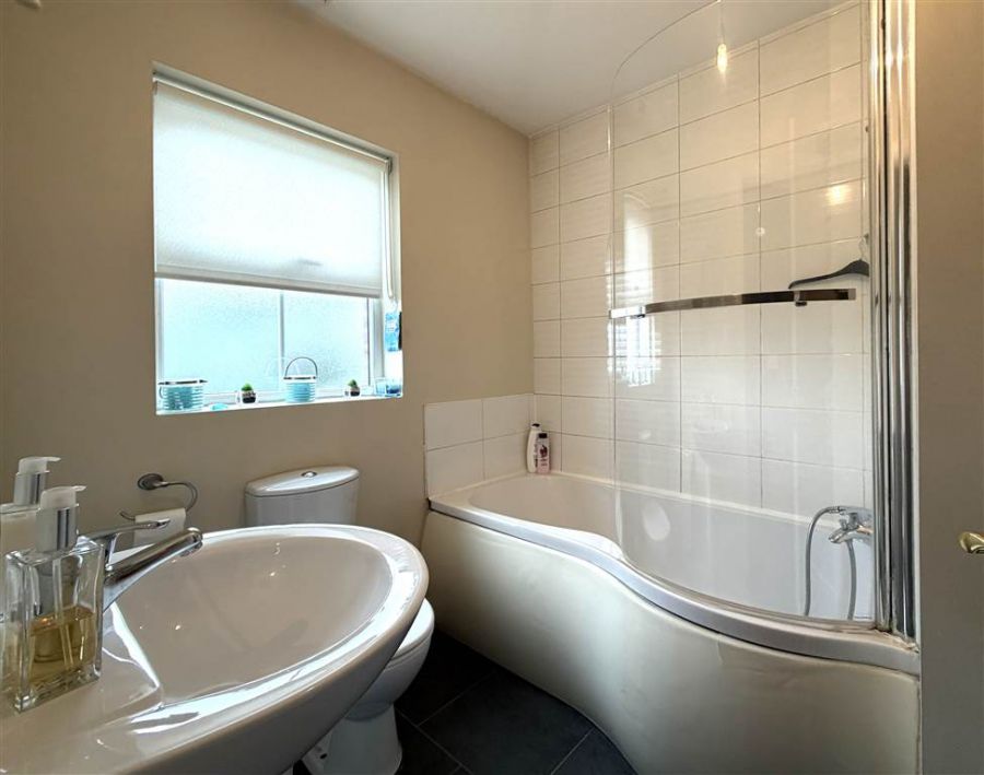 3 Warren Gardens Mews