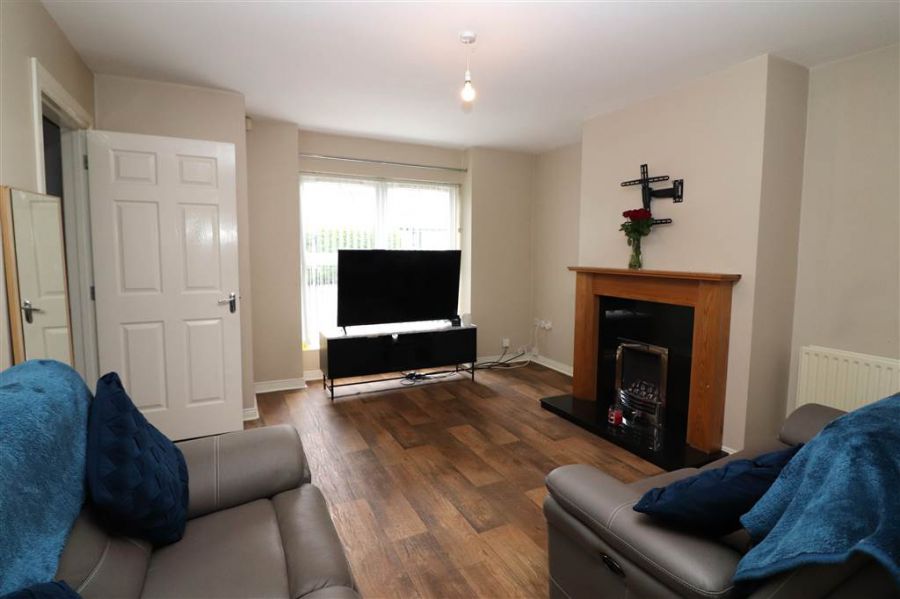 2 Warren Gardens Mews