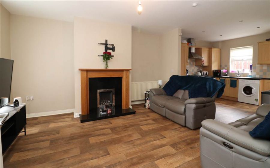 2 Warren Gardens Mews