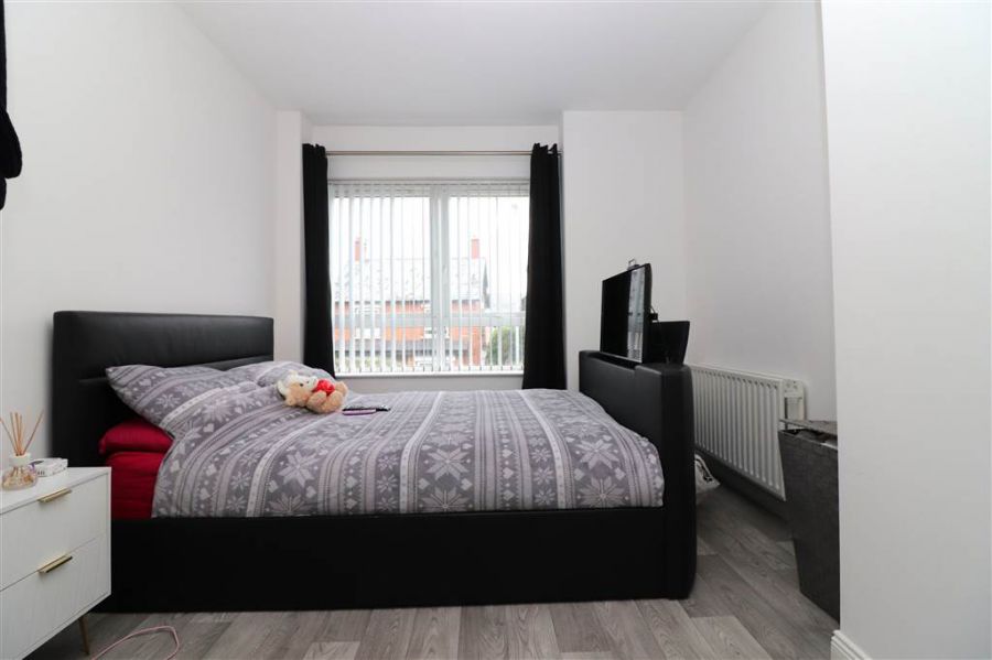 2 Warren Gardens Mews