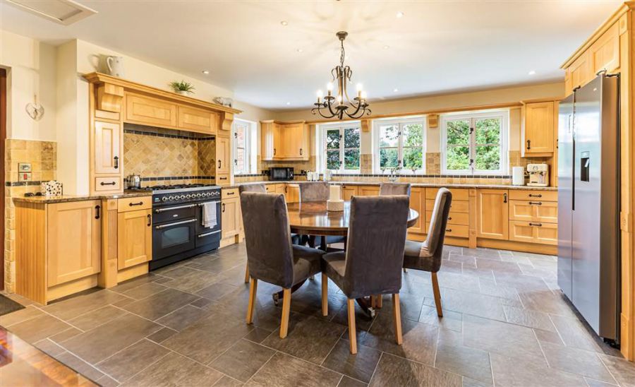 Millbrae House & Lodges, 3 Tullyrusk Road