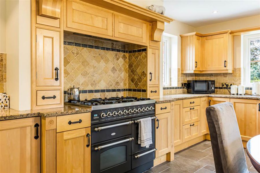 Millbrae House & Lodges, 3 Tullyrusk Road