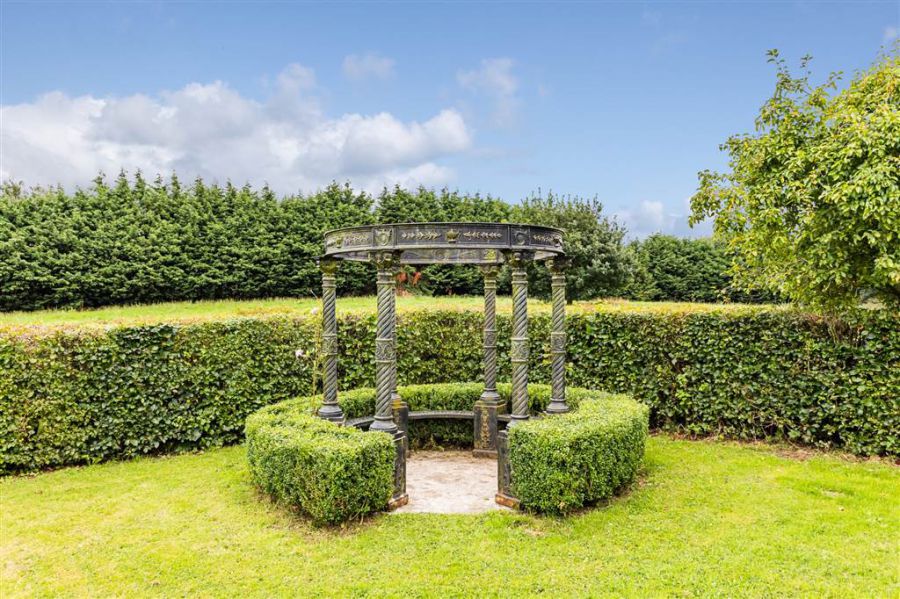 Millbrae House & Lodges, 3 Tullyrusk Road