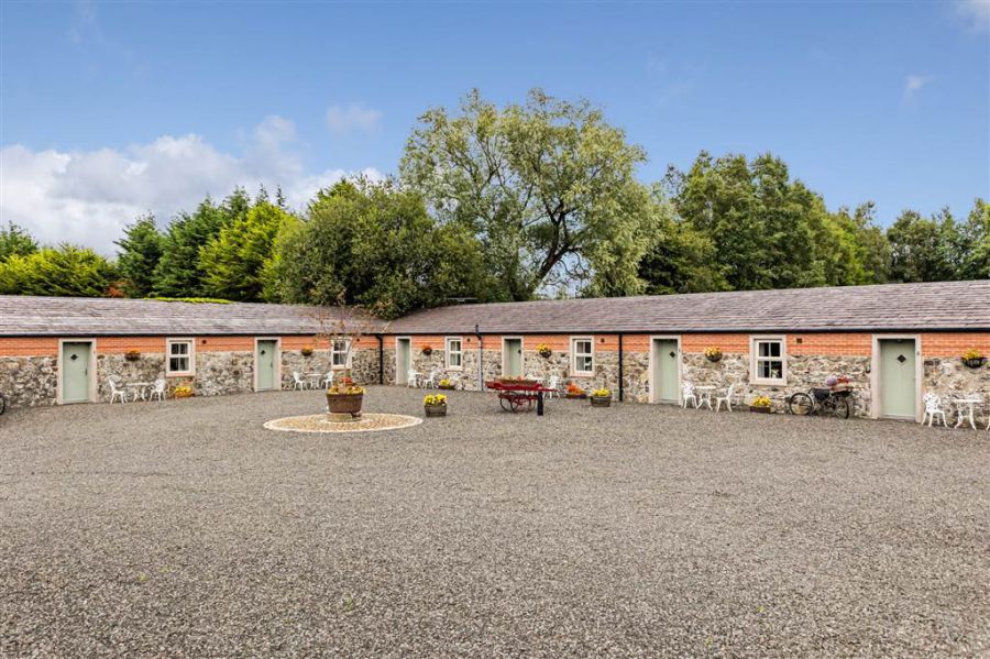 Millbrae House & Lodges, 3 Tullyrusk Road