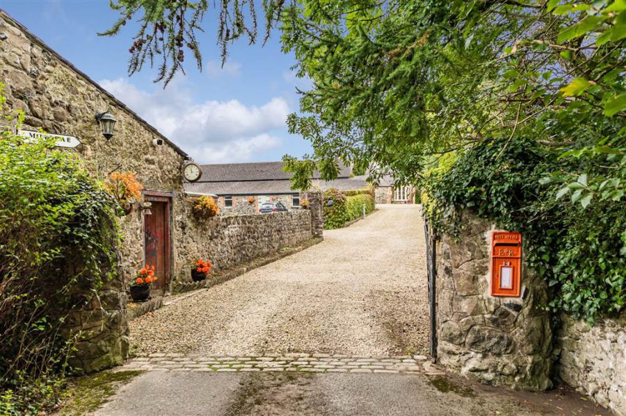 Millbrae House & Lodges, 3 Tullyrusk Road