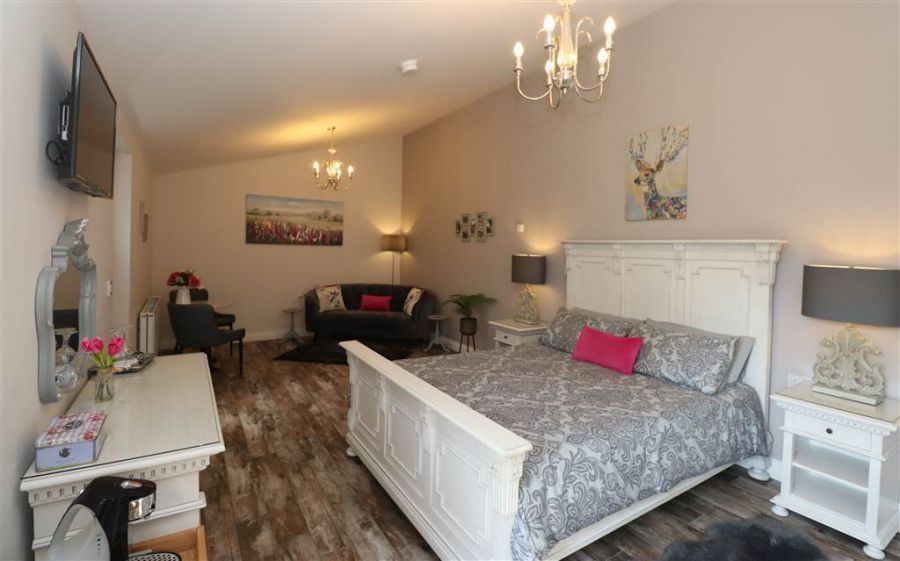 Millbrae House & Lodges, 3 Tullyrusk Road