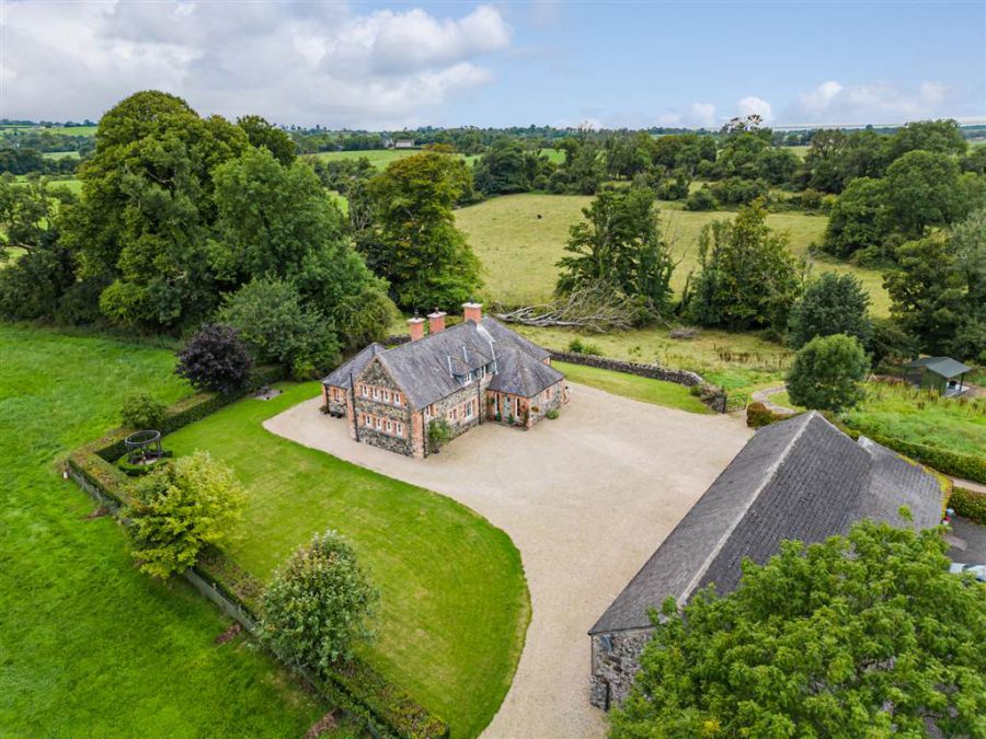 Millbrae House & Lodges, 3 Tullyrusk Road