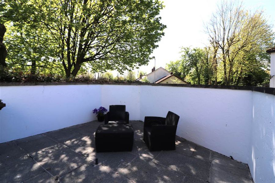 32 River Court