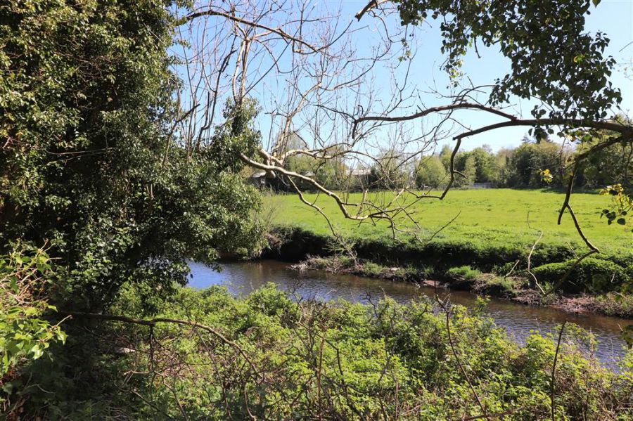 32 River Court