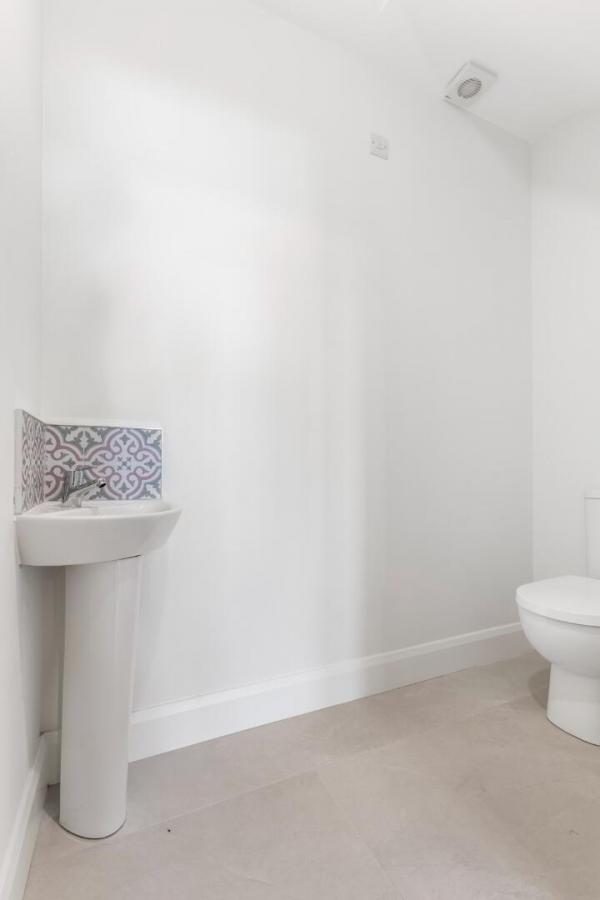 120, (with Sunroom), Camowen