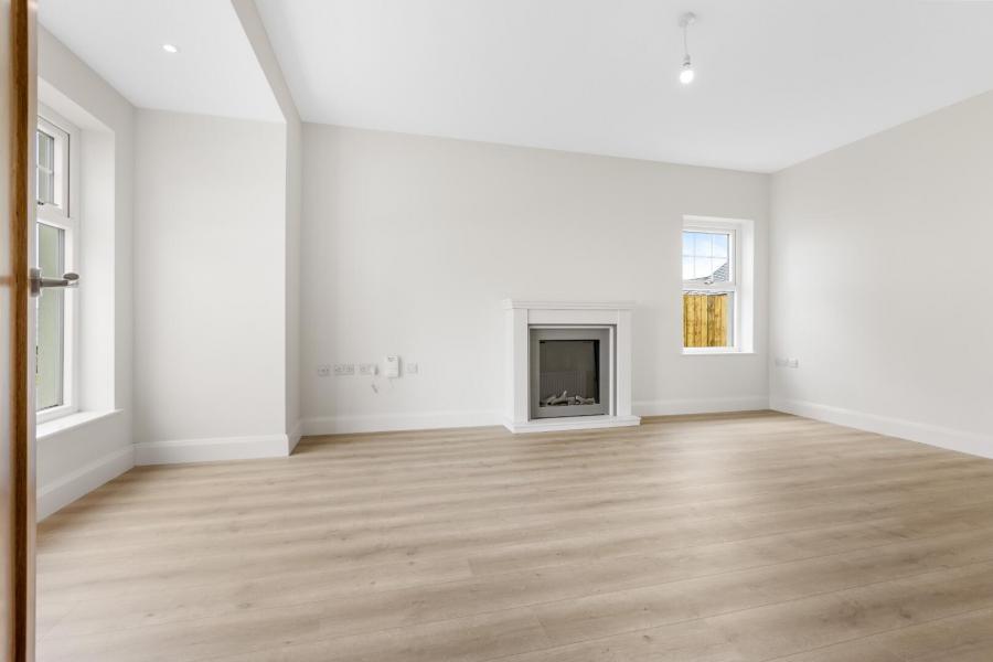 121, (with Sunroom), Camowen