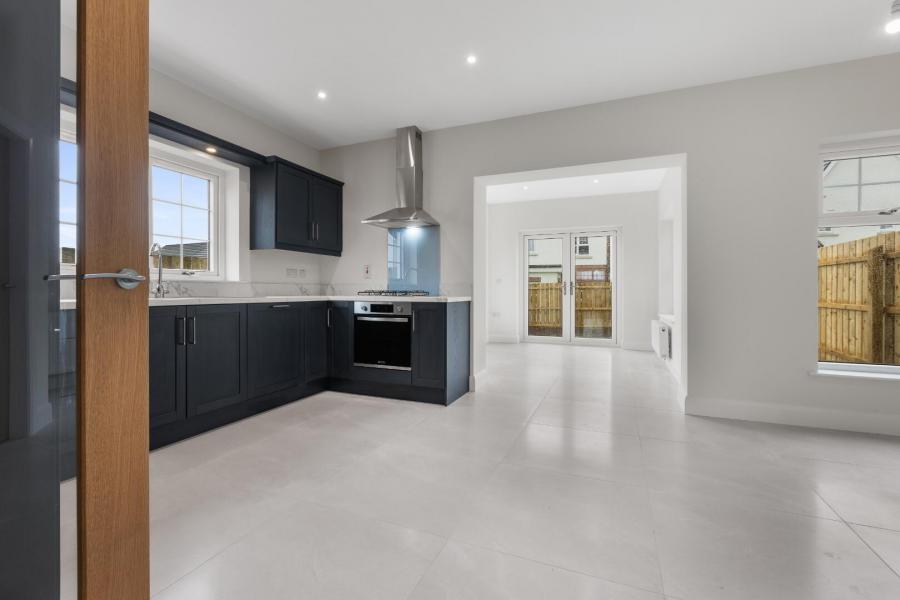 121, (with Sunroom), Camowen