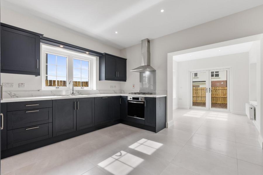 121, (with Sunroom), Camowen