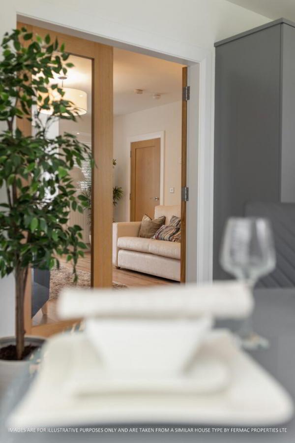 25, (With Sunroom), Camowen