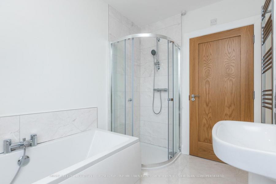 25, (With Sunroom), Camowen