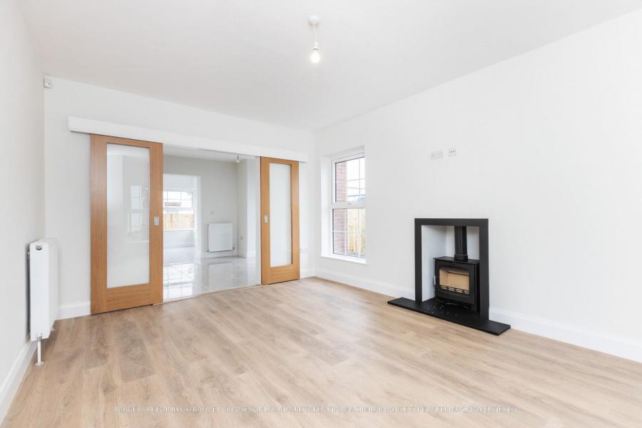 25, (With Sunroom), Camowen