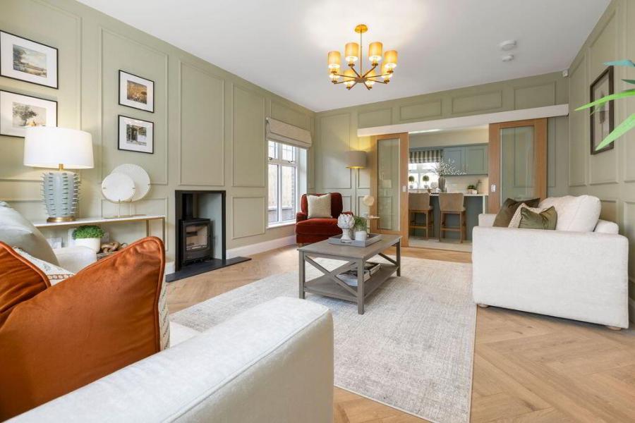 24, (With Sunroom), Camowen