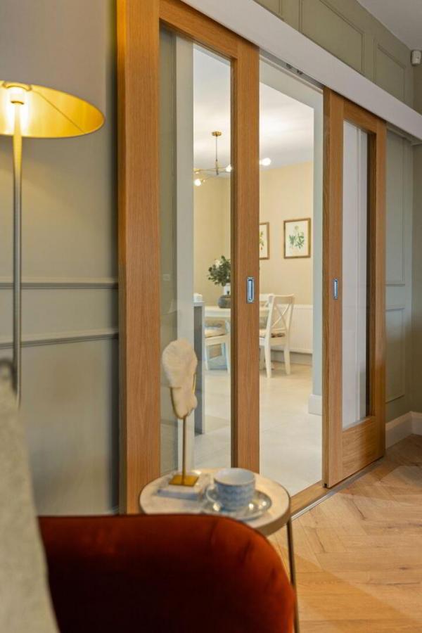 24, (With Sunroom), Camowen