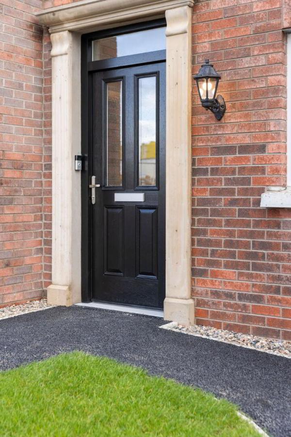 24, (With Sunroom), Camowen