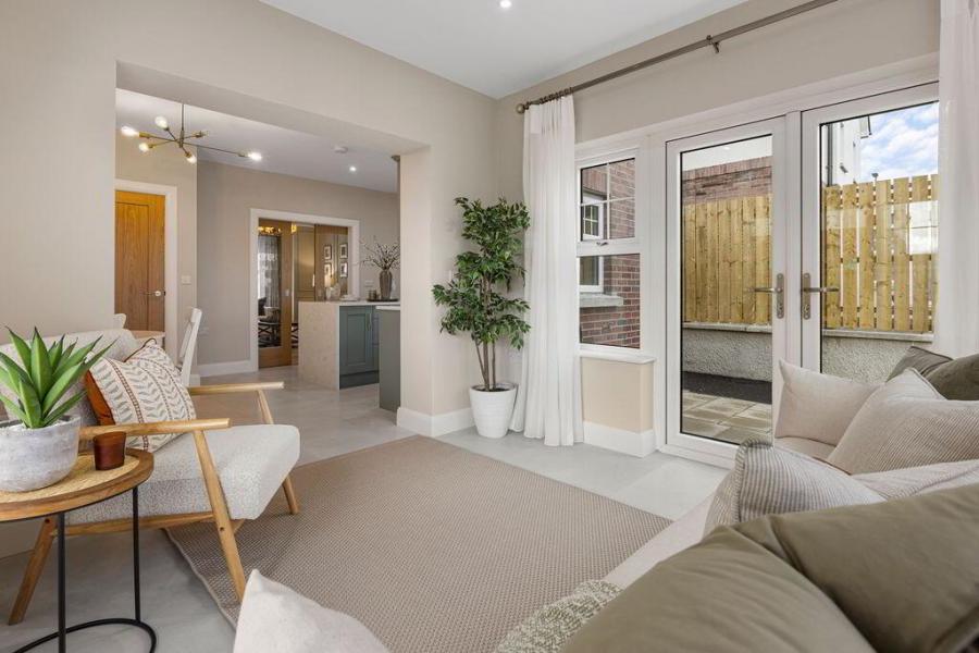 24, (With Sunroom), Camowen