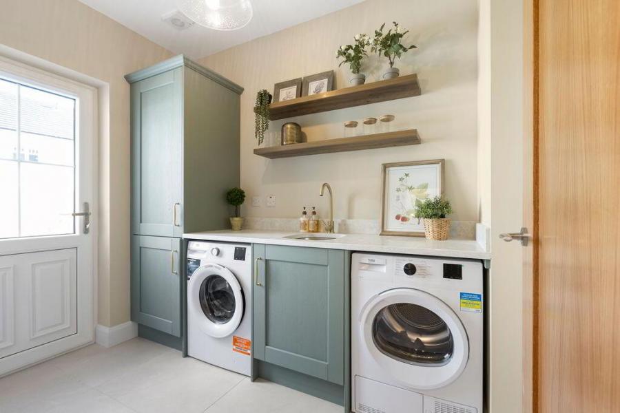 24, (With Sunroom), Camowen