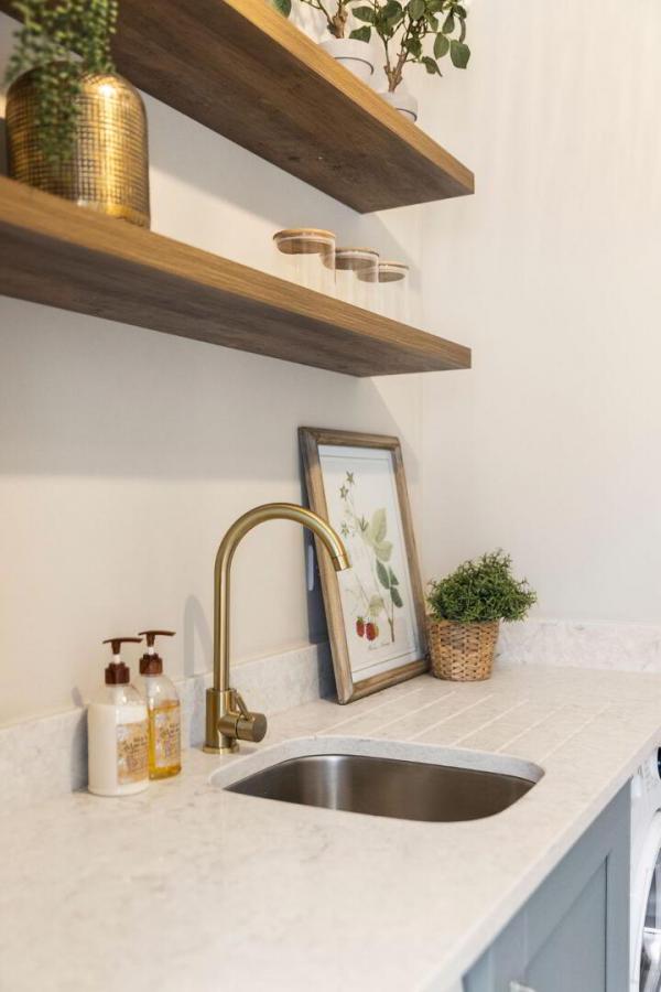 24, (With Sunroom), Camowen