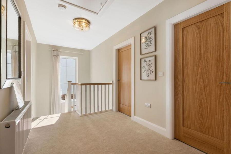 24, (With Sunroom), Camowen