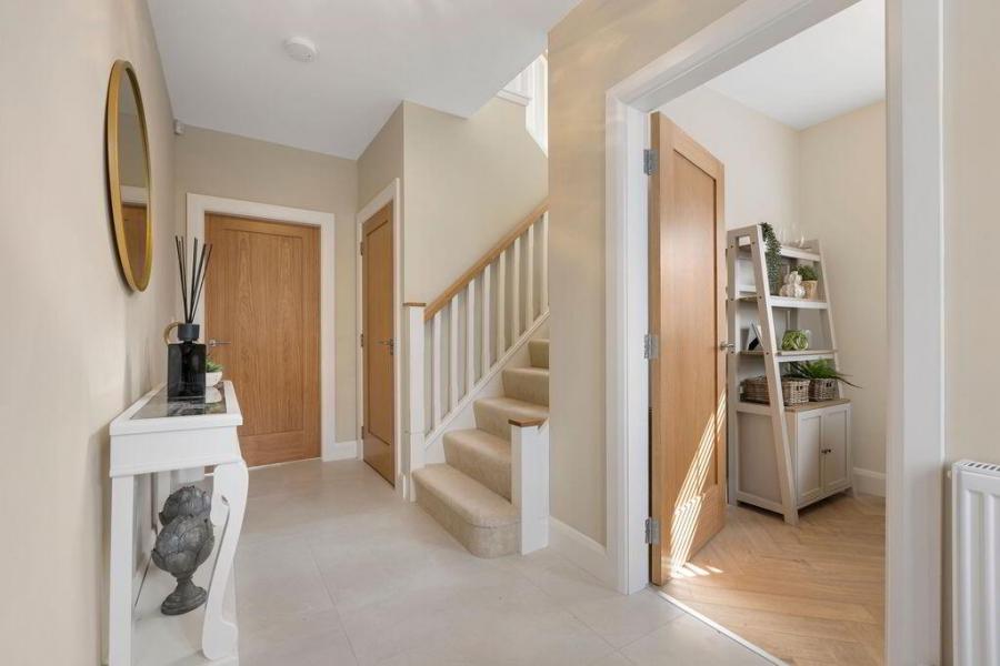 24, (With Sunroom), Camowen