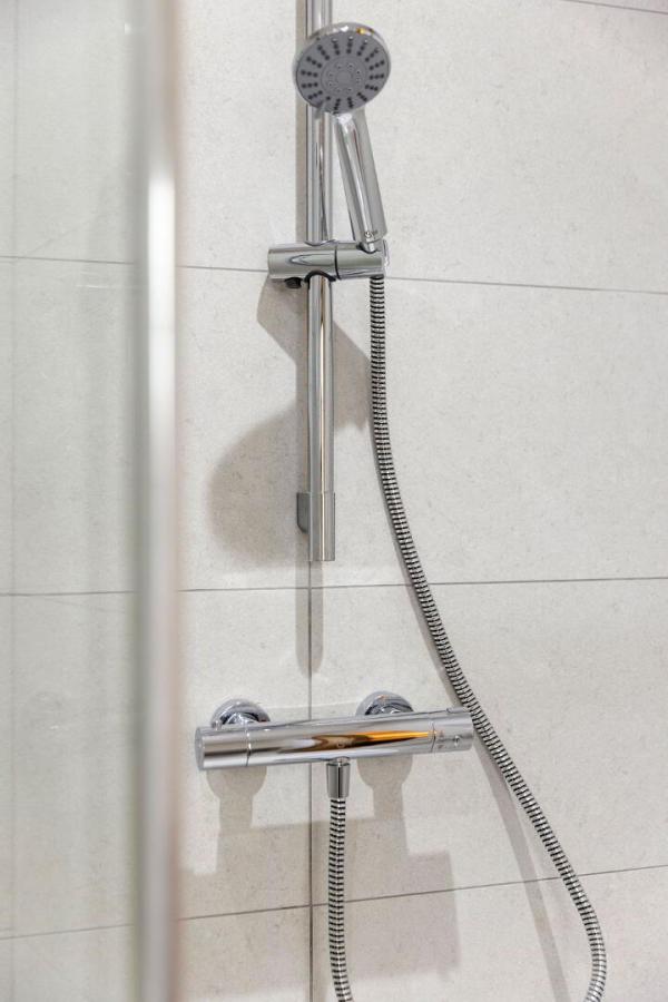 24, (With Sunroom), Camowen