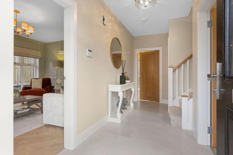 24, (With Sunroom), Camowen